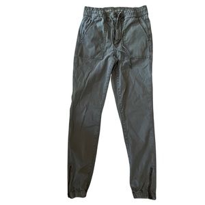 AE Super Stretch High-Waisted Joggers 8 Regular- light green
